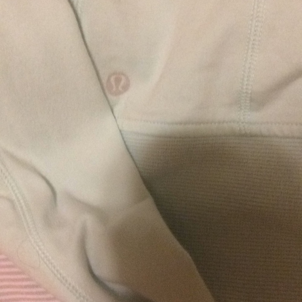 Lululemon - Picture 3 of 3
